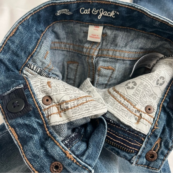 Lot of 4 Cat & Jack boys shorts, size 18 months - Picture 5 of 5